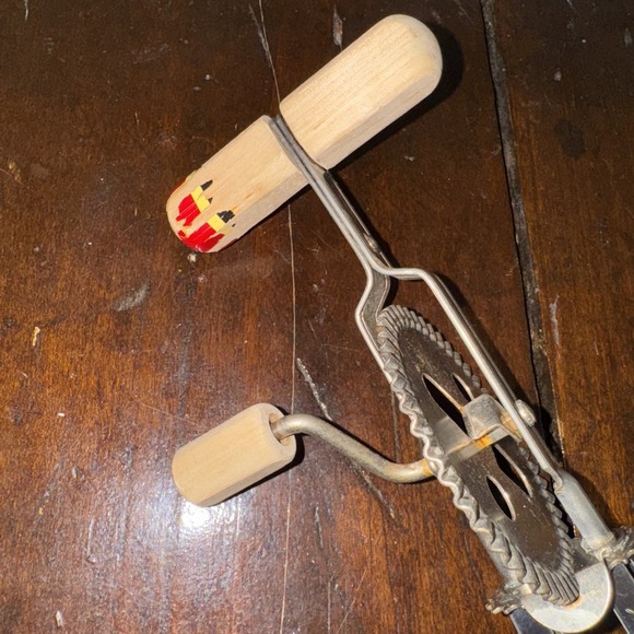 Vintage EKCO Hi-Speed Hand Beater-Wood Handles - Picture 2 of 5